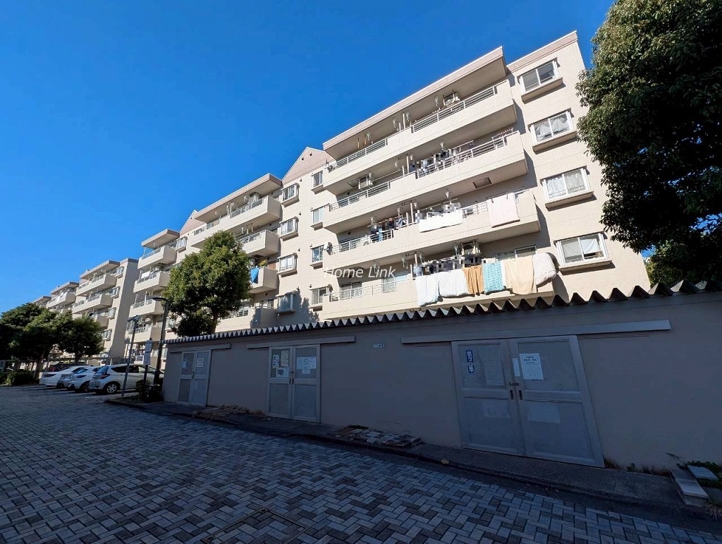 新蓮根団地12号棟 　南側からの外観